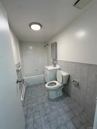 $3,100 | 5611 Clover Place, Unit 402 | Glendale
