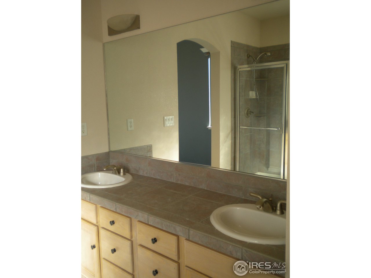 7205 Poudre River Road, Unit 7 Greeley, CO 80634 - Photo 8 of 12 5-Piece Mater Bath