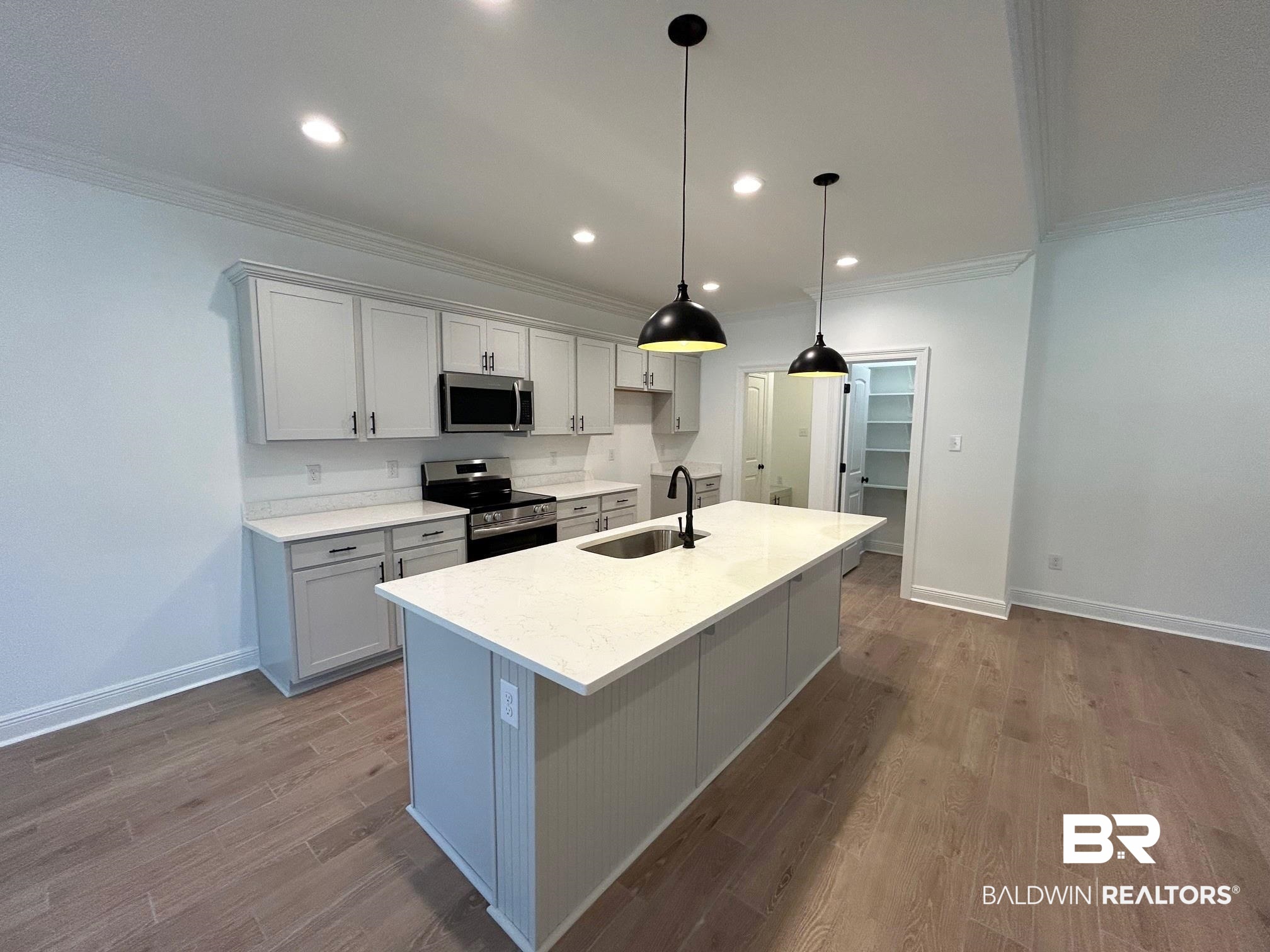 812 Sumter Loop Foley, AL 36535 - Photo 2 of 17 Kitchen featuring appliances with stainless steel finishes, a center island with sink, light hardwood / wood-style floors, and sink