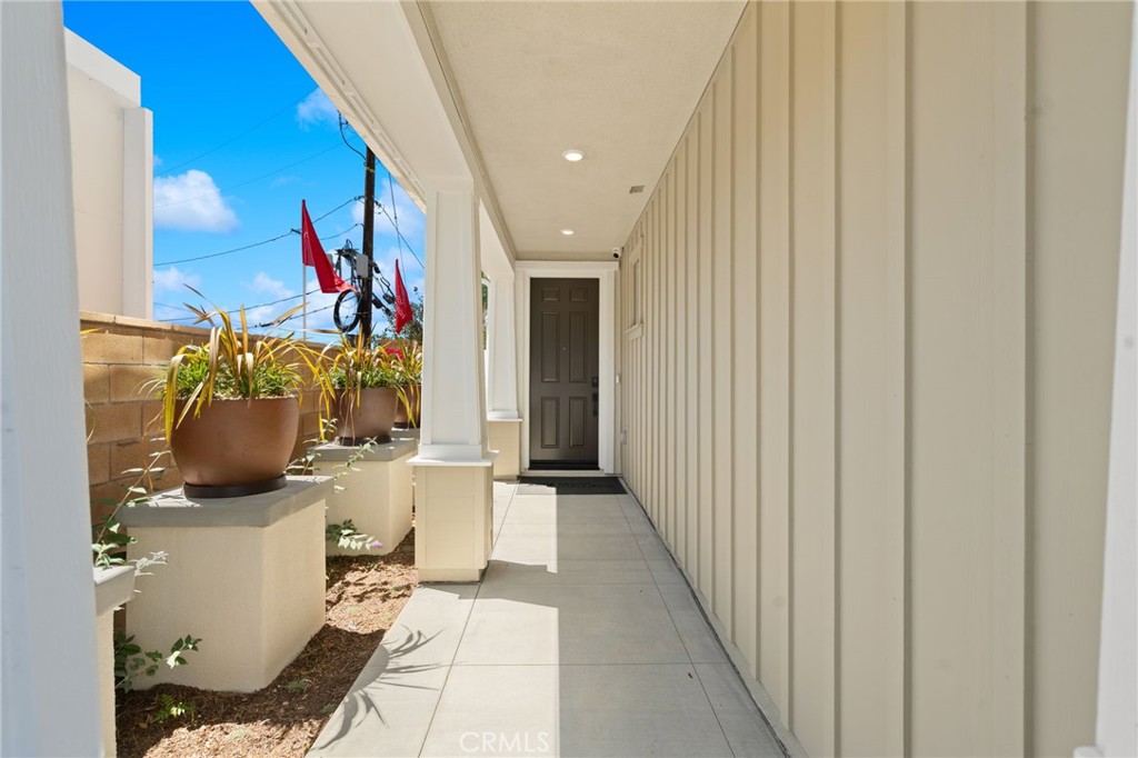 480 Citrus Oak Road Glendora, CA 91740 - Photo 5 of 63 Front exterior photos are of the actual home. Back yard & interior photos are of the builder’s model home with the same floor plan and are for illustrative purposes only. Actual finishes, features, furnishings, and condition may vary. Home is under construction and will be delivered unfurnished.