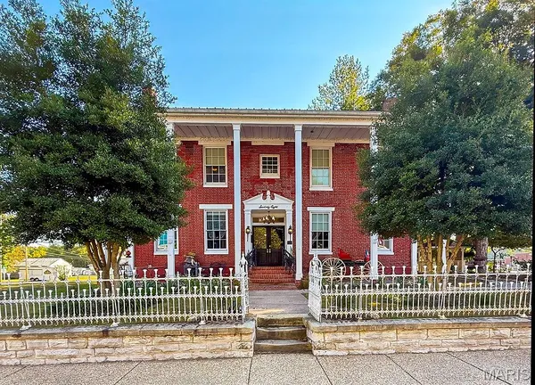 $899,000 | 78 North Main Street, Ste. Genevieve, MO 63670