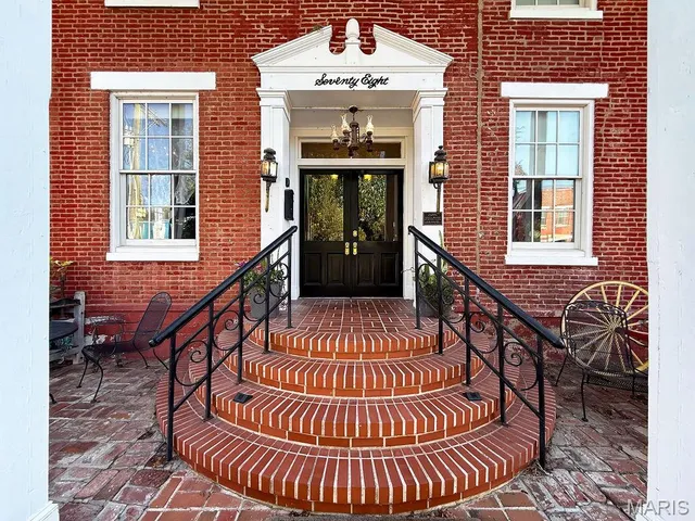 $899,000 | 78 North Main Street, Ste. Genevieve, MO 63670