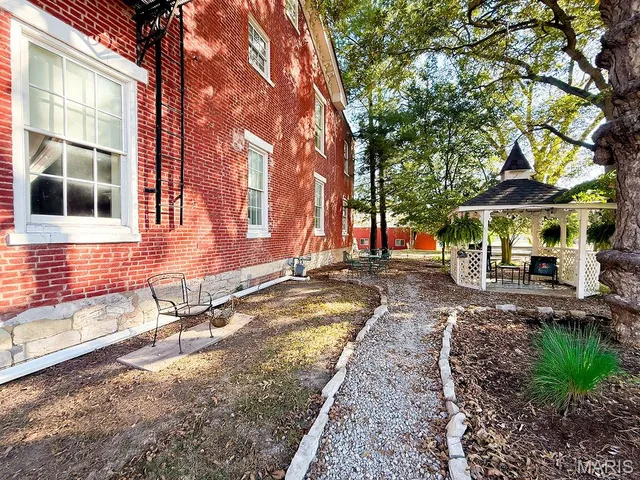 $899,000 | 78 North Main Street, Ste. Genevieve, MO 63670