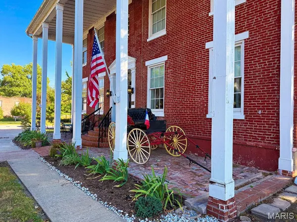 $899,000 | 78 North Main Street, Ste. Genevieve, MO 63670