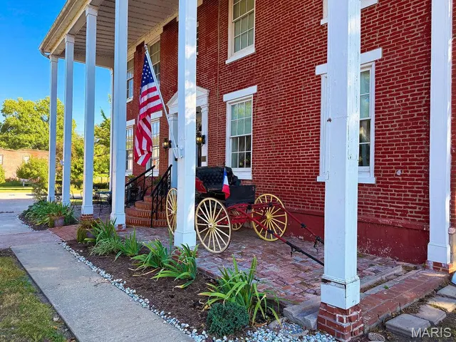 $899,000 | 78 North Main Street, Ste. Genevieve, MO 63670