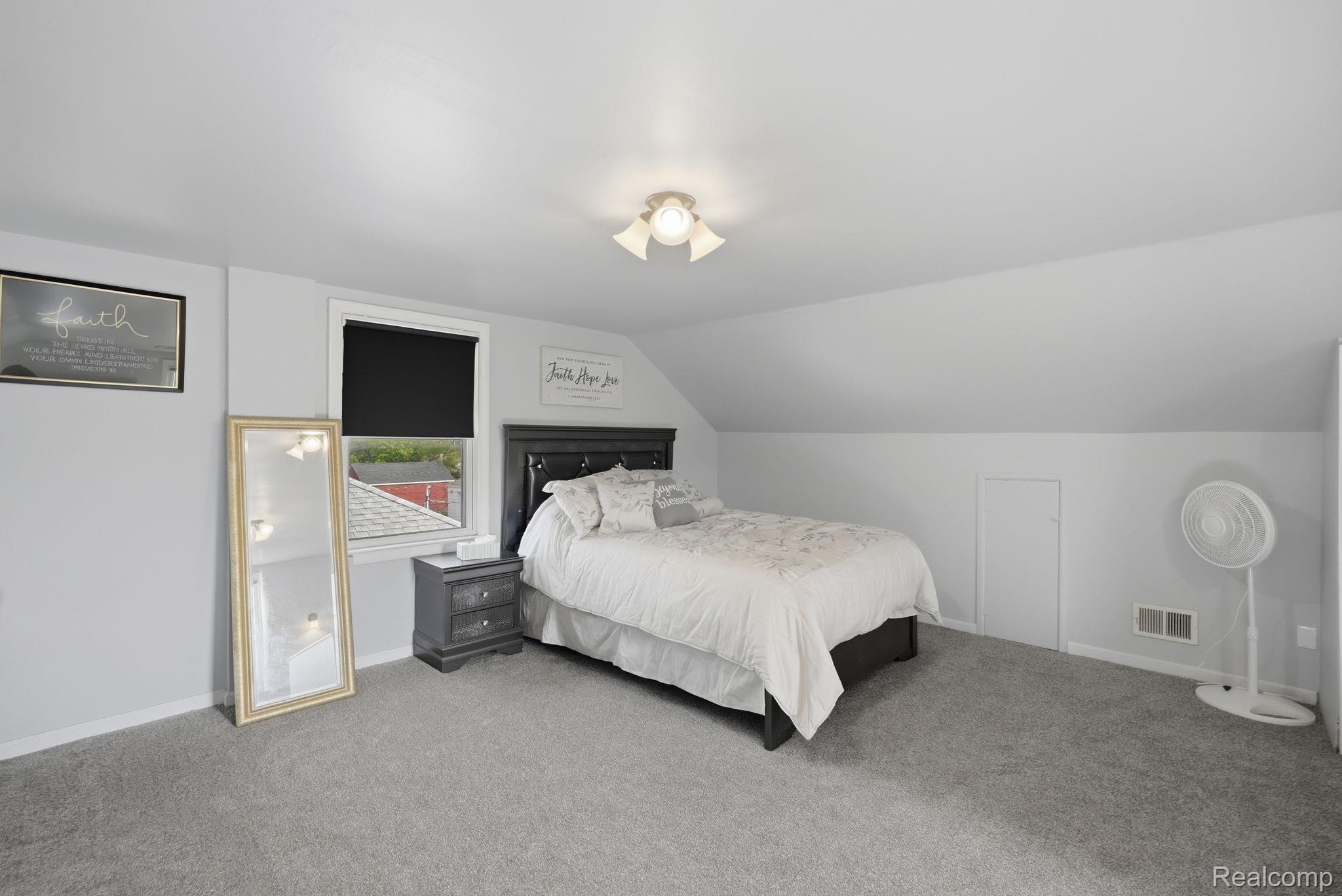 1857 Roslyn Road Grosse Pointe, MI 48236 - Photo 20 of 38