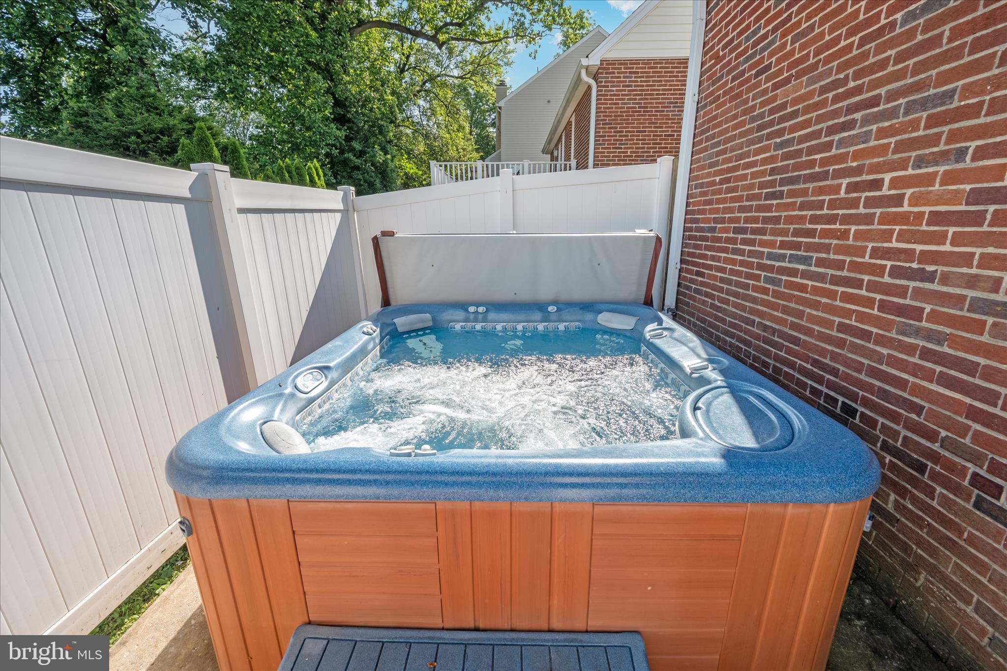 2021 Lansdowne Way Silver Spring, MD 20910 - Photo 49 of 64 Jacuzzi