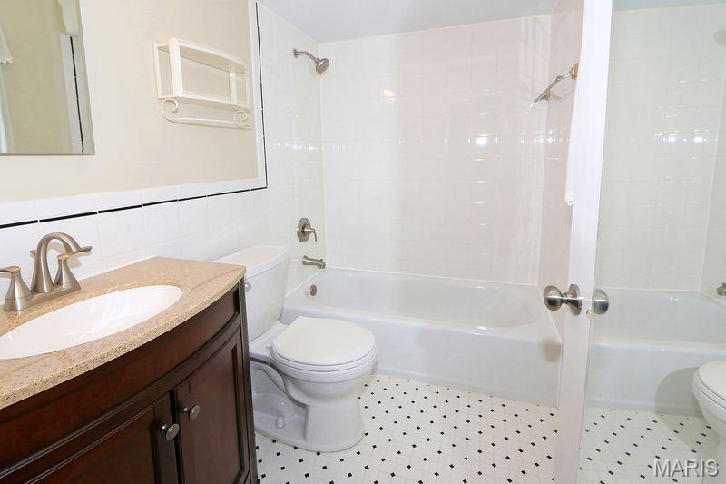 111 Green Acres Road St. Louis, MO 63137 - Photo 15 of 34 Gallery Image 15