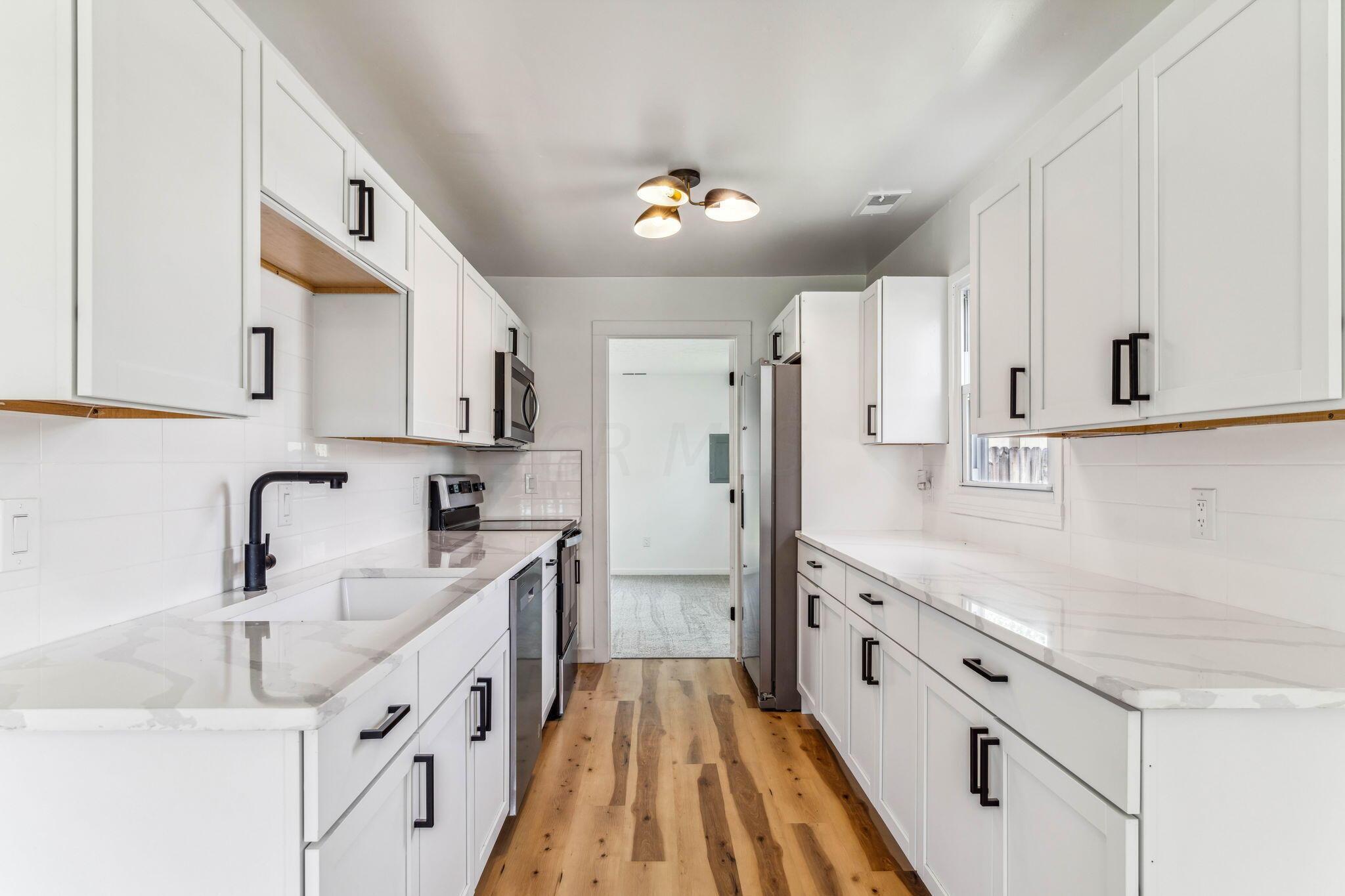 4447 St Rita Lane Columbus, OH 43213 - Photo 4 of 17 CREATE in this state of the art kitchen!