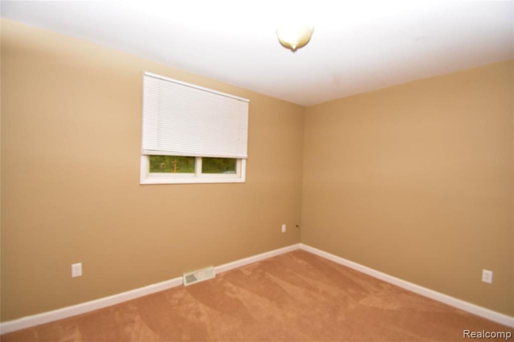 1826 Darwin Road Pinckney, MI 48169 - Photo 18 of 26