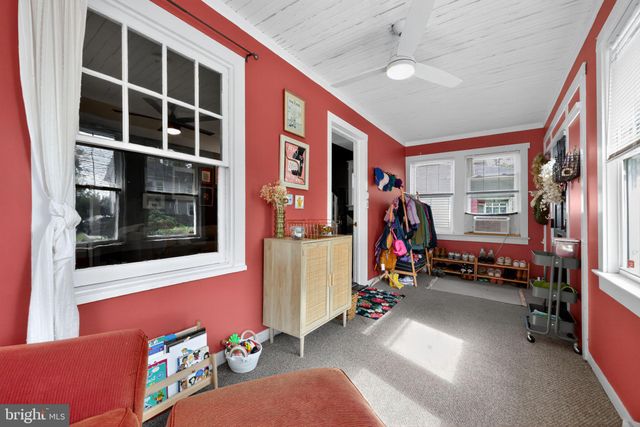 a view of livingroom with furniture