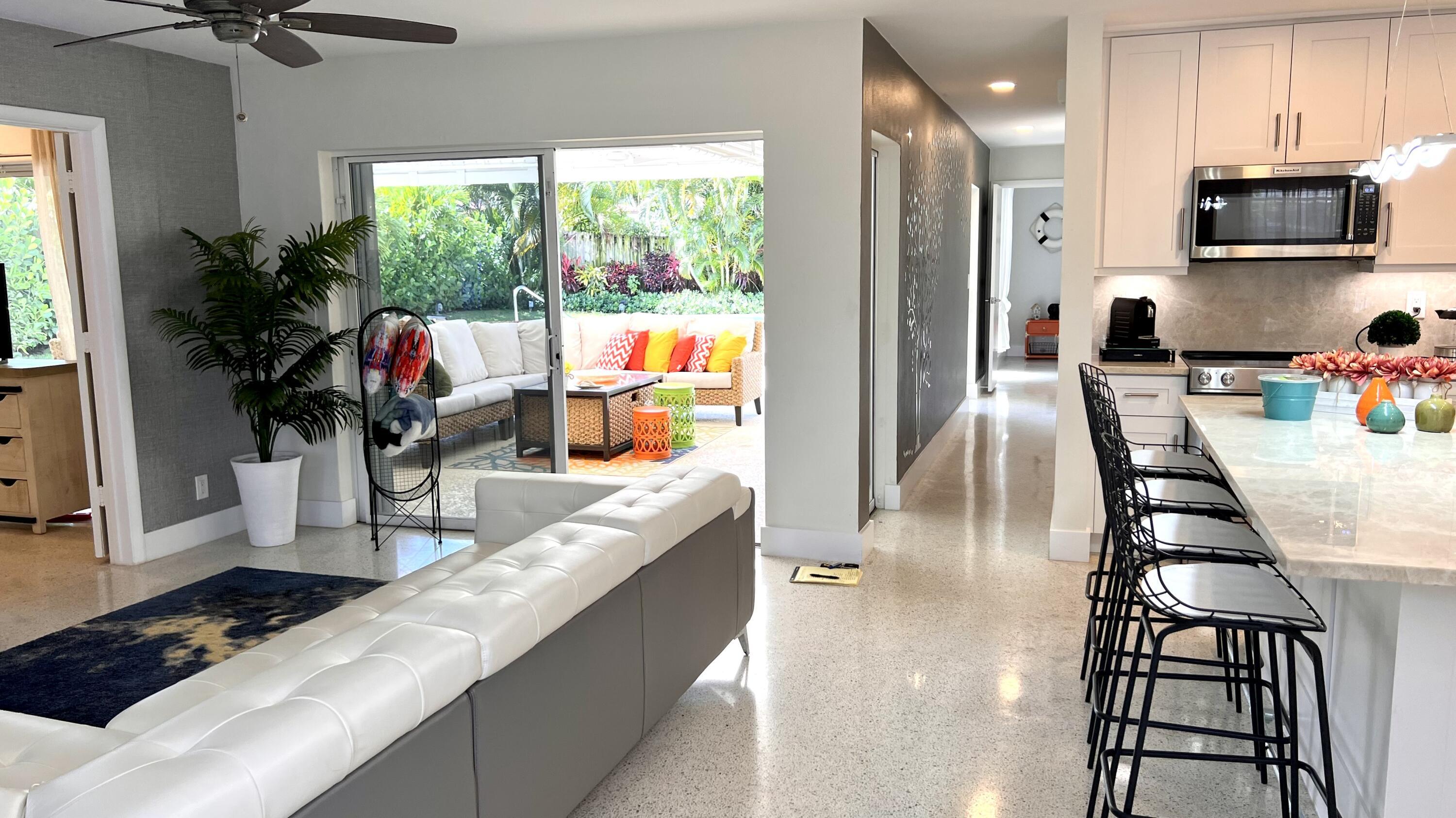 464 Northwest 11th Street Boca Raton, FL 33432 - Photo 5 of 19 Kitchen Family Room 1
