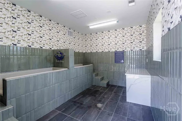 $2,369 | 1150 East Perry Lane, Unit B3, Savannah, GA 31401