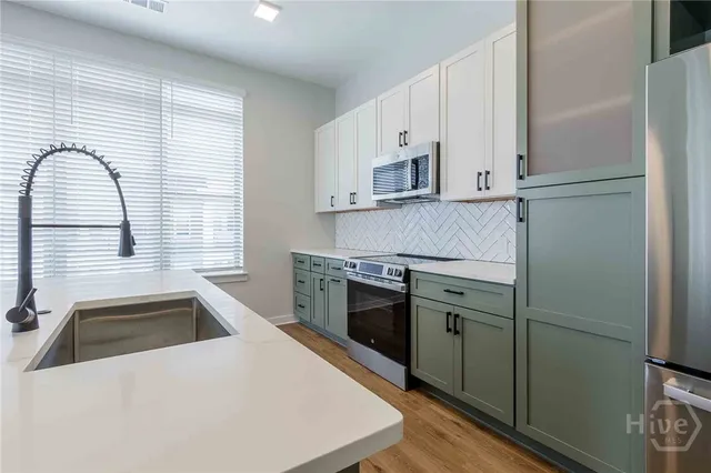 $2,369 | 1150 East Perry Lane, Unit B3, Savannah, GA 31401