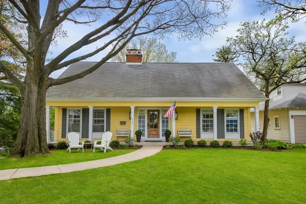 535 Cottage Avenue, Glen Ellyn, IL 60137