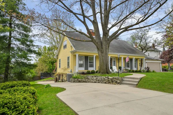 535 Cottage Avenue, Glen Ellyn, IL 60137