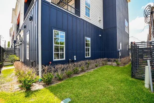 $3,000 | 703 Bringhurst Street, Houston, TX 77020