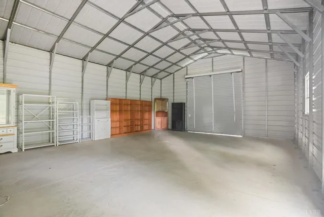 a view of a yard with an tree