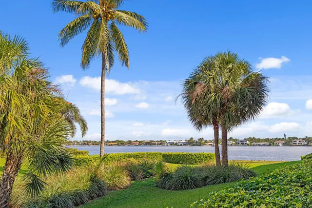 a picture of a bench in the floor
