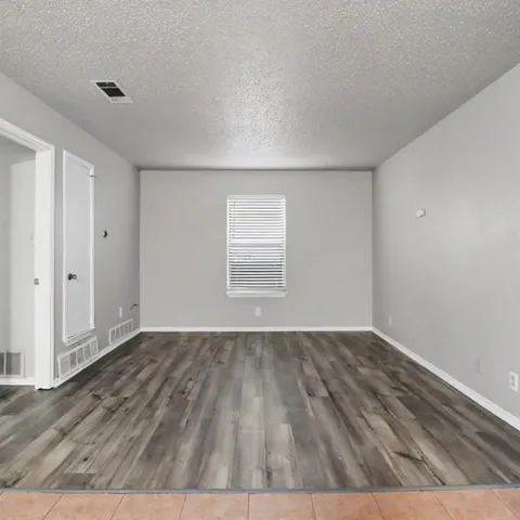 $1,275 | 2511 West Prairie Street, Denton, TX 76201