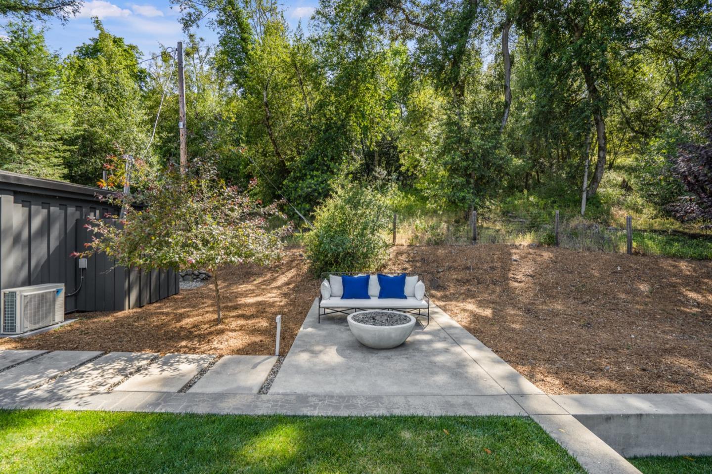 135 Willowbrook Drive Portola Valley, CA 94028 - Photo 11 of 50 a backyard of a house with lots of green space