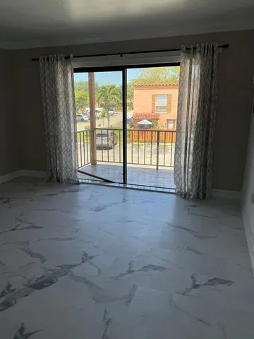 $2,100 | 7111 Miami Lakes Drive, Unit N6, Hialeah, FL 33014