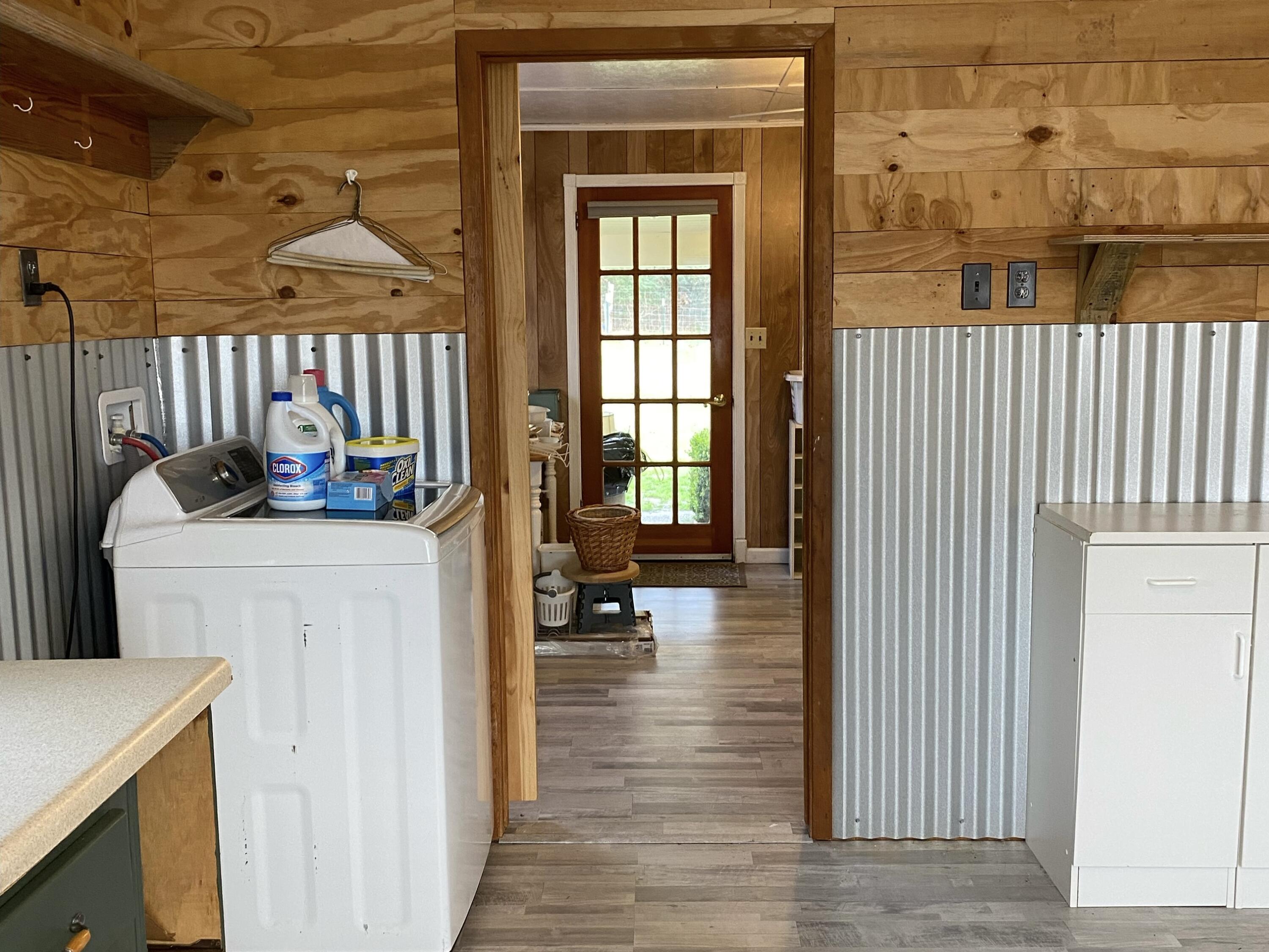186 McLaughlin Road Milton, FL 32570 - Photo 12 of 26 a hallway with a couch and a stove next to a window