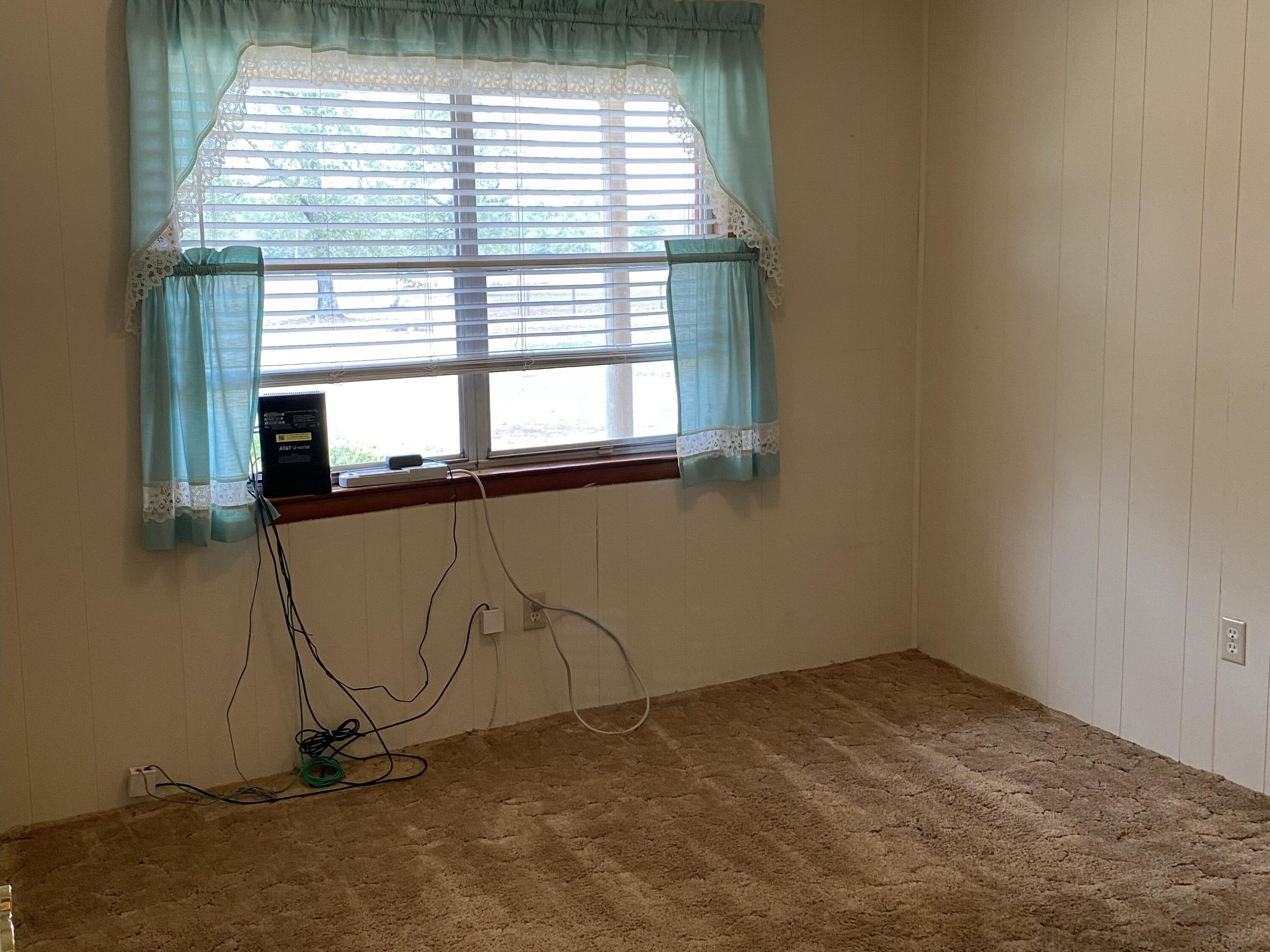 186 McLaughlin Road Milton, FL 32570 - Photo 20 of 26 a room with a window