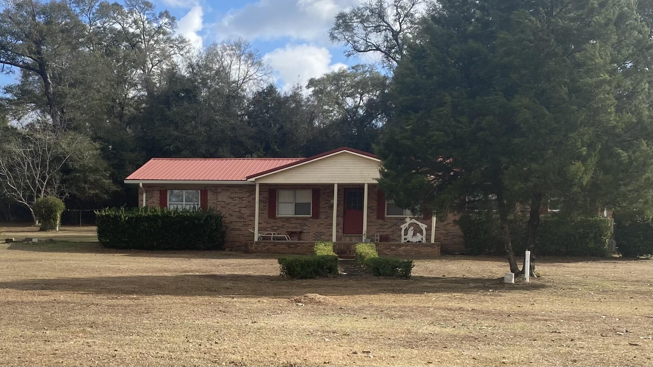 186 McLaughlin Road Milton, FL 32570 - Photo 3 of 26 a front view of a house with a yard