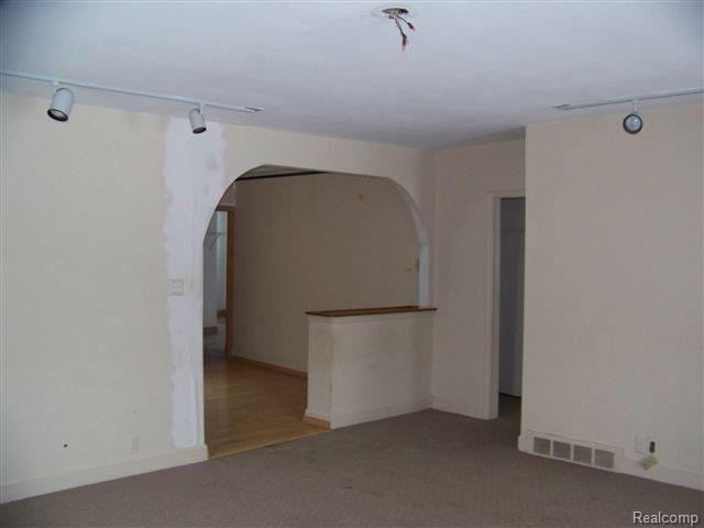 25545 Farmbrook Road Southfield, MI 48034 - Photo 4 of 7 Living Room