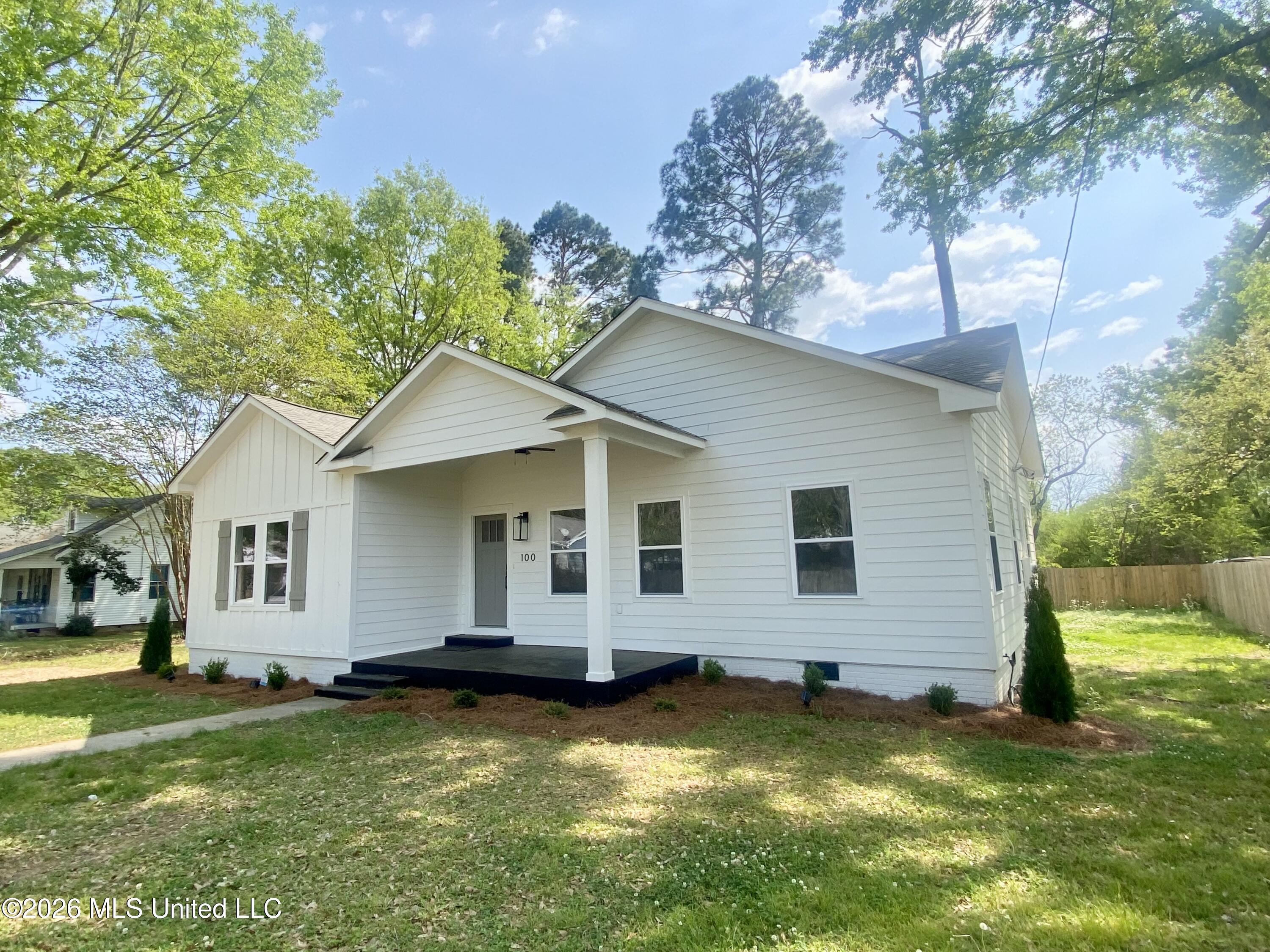 100 Lamar Street Crystal Springs, MS 39059 - Photo 2 of 21 IMG_5299
