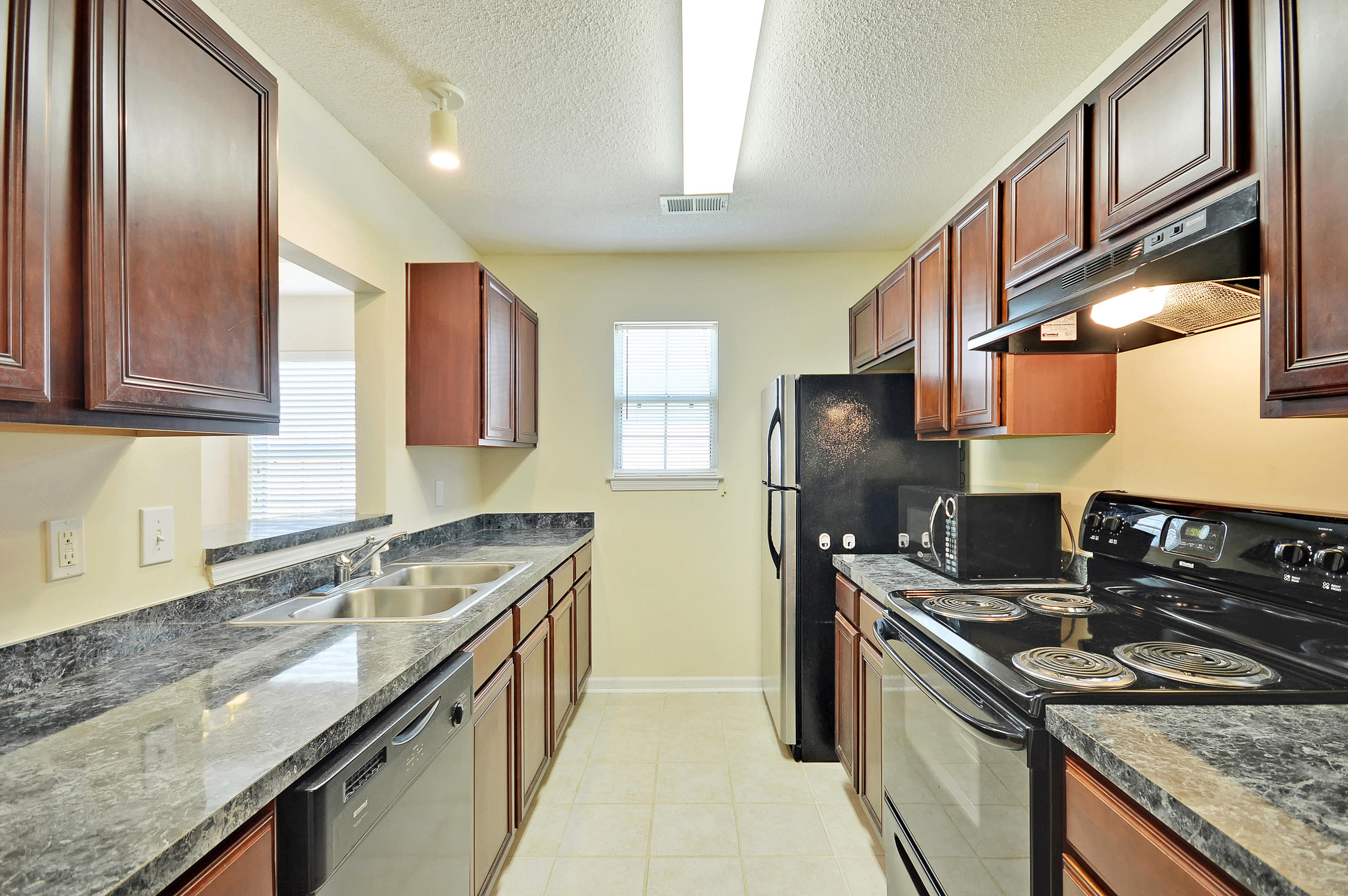 9282 Ayscough Road Summerville, SC 29485 - Photo 5 of 23 DSC_0094_DSC_0098 copy