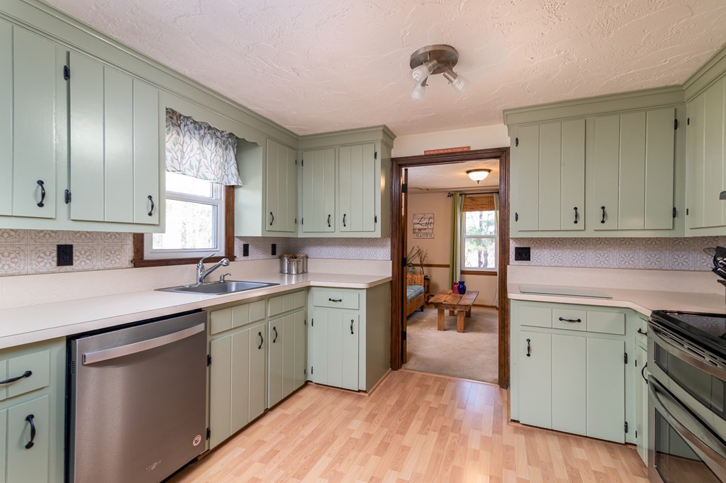 13 Lowell Road Pembroke, MA 02359 - Photo 9 of 31 Gallery Image 9