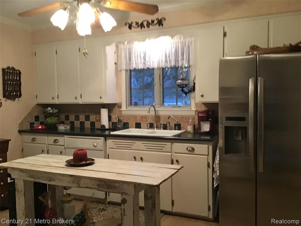 2402 Utley Road Flint, MI 48532 - Photo 4 of 40