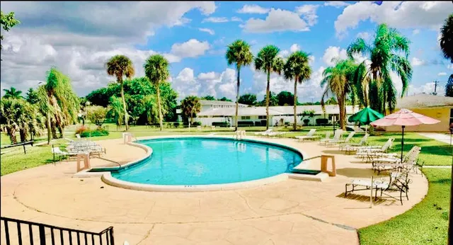 $2,000 | 73 East Court, Unit 73, Royal Palm Beach, FL 33411