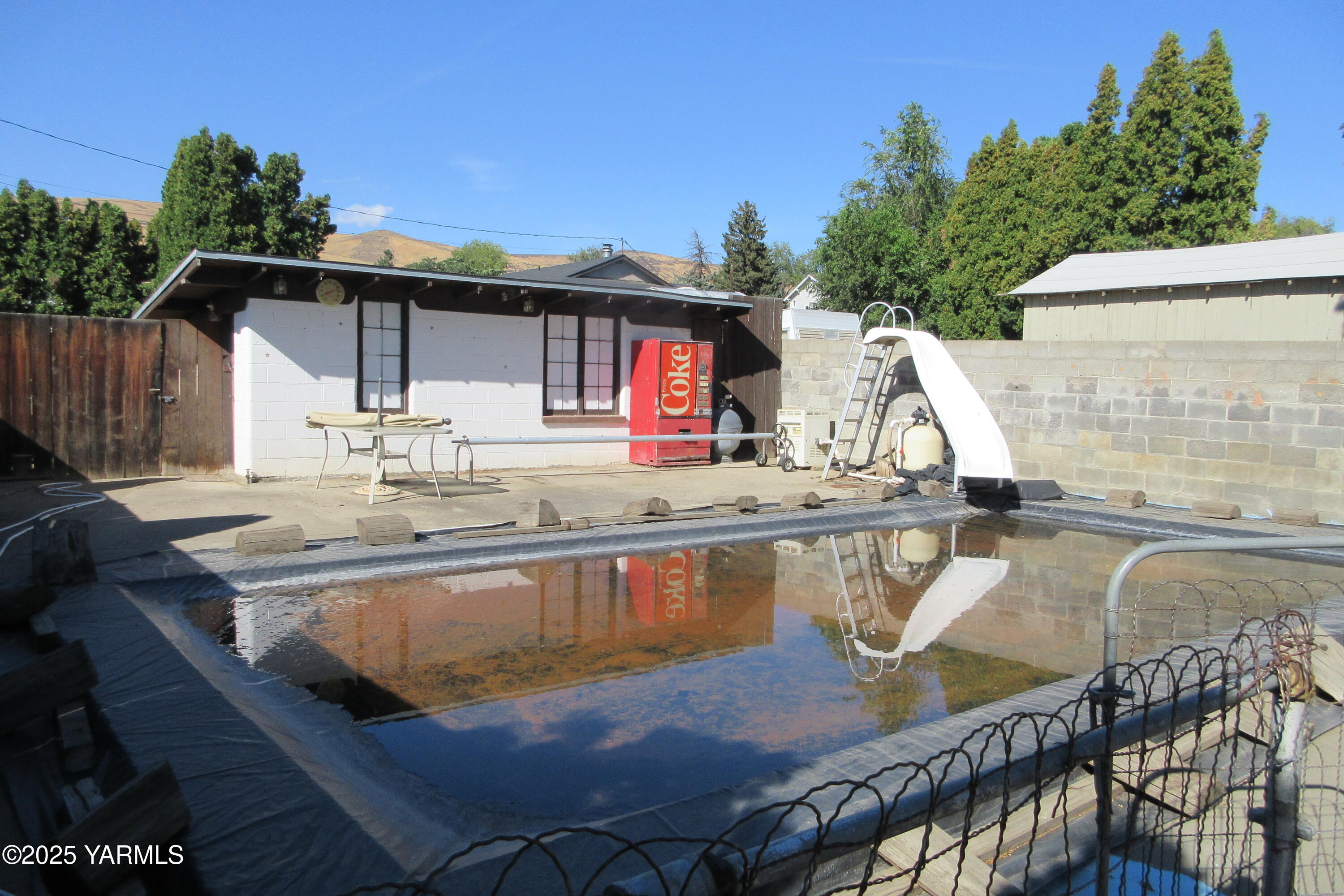 2703 Cascade Road Yakima, WA 98901 - Photo 4 of 24 a view of a balcony with chairs and wooden floor