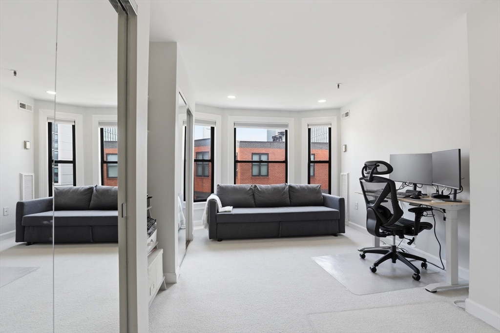 390 Commonwealth Avenue, Unit 801 Boston, MA 02215 - Photo 12 of 17