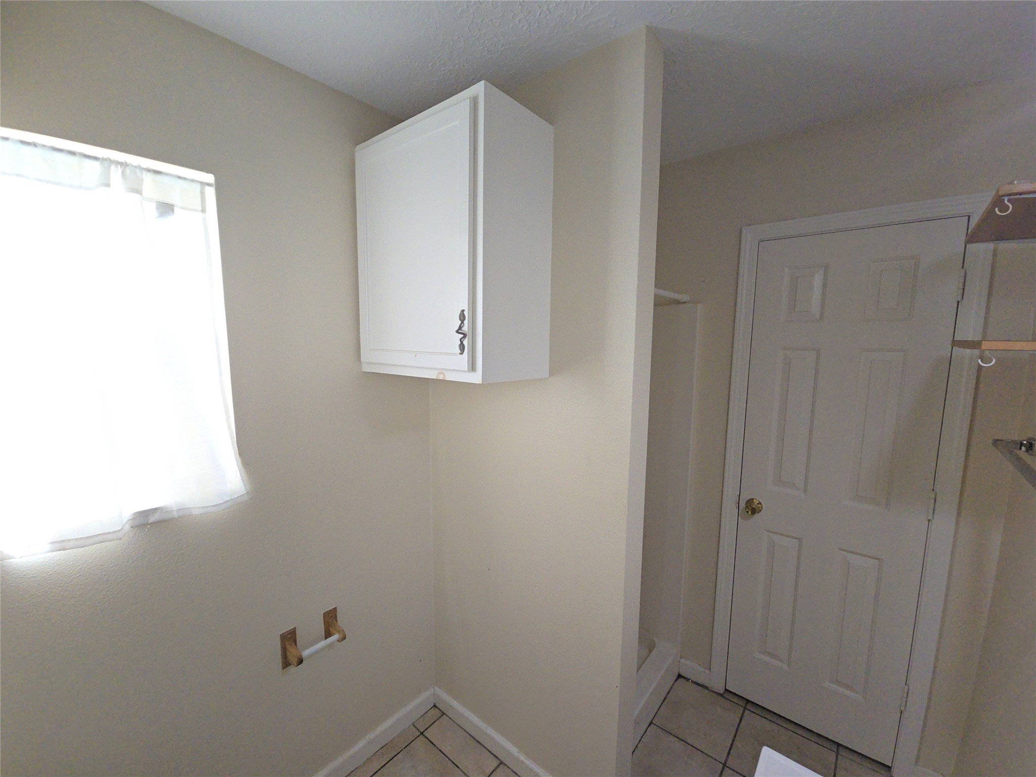 409 Commerce Street Tomball, TX 77375 - Photo 11 of 25 a bathroom with a shower