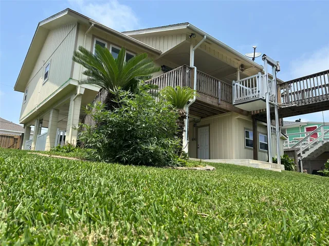 $389,000 | 794 Marlin Street, Bayou Vista, TX 77563