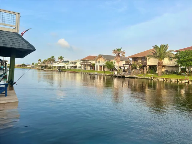 $389,000 | 794 Marlin Street, Bayou Vista, TX 77563