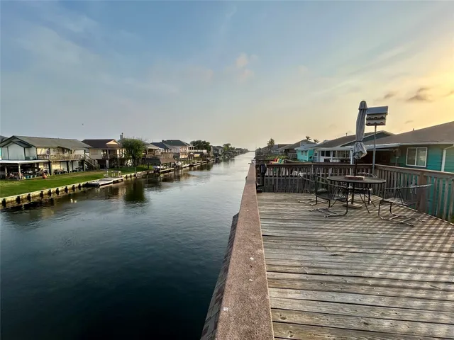 $389,000 | 794 Marlin Street, Bayou Vista, TX 77563
