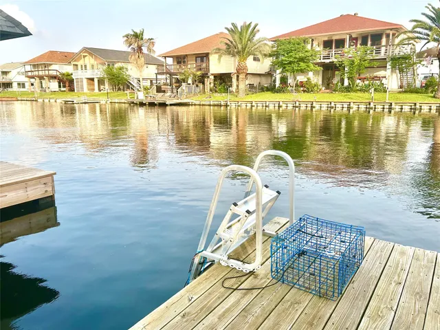 $389,000 | 794 Marlin Street, Bayou Vista, TX 77563