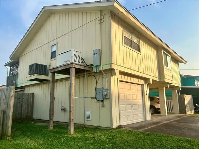 $389,000 | 794 Marlin Street, Bayou Vista, TX 77563