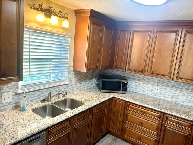 $389,000 | 794 Marlin Street, Bayou Vista, TX 77563