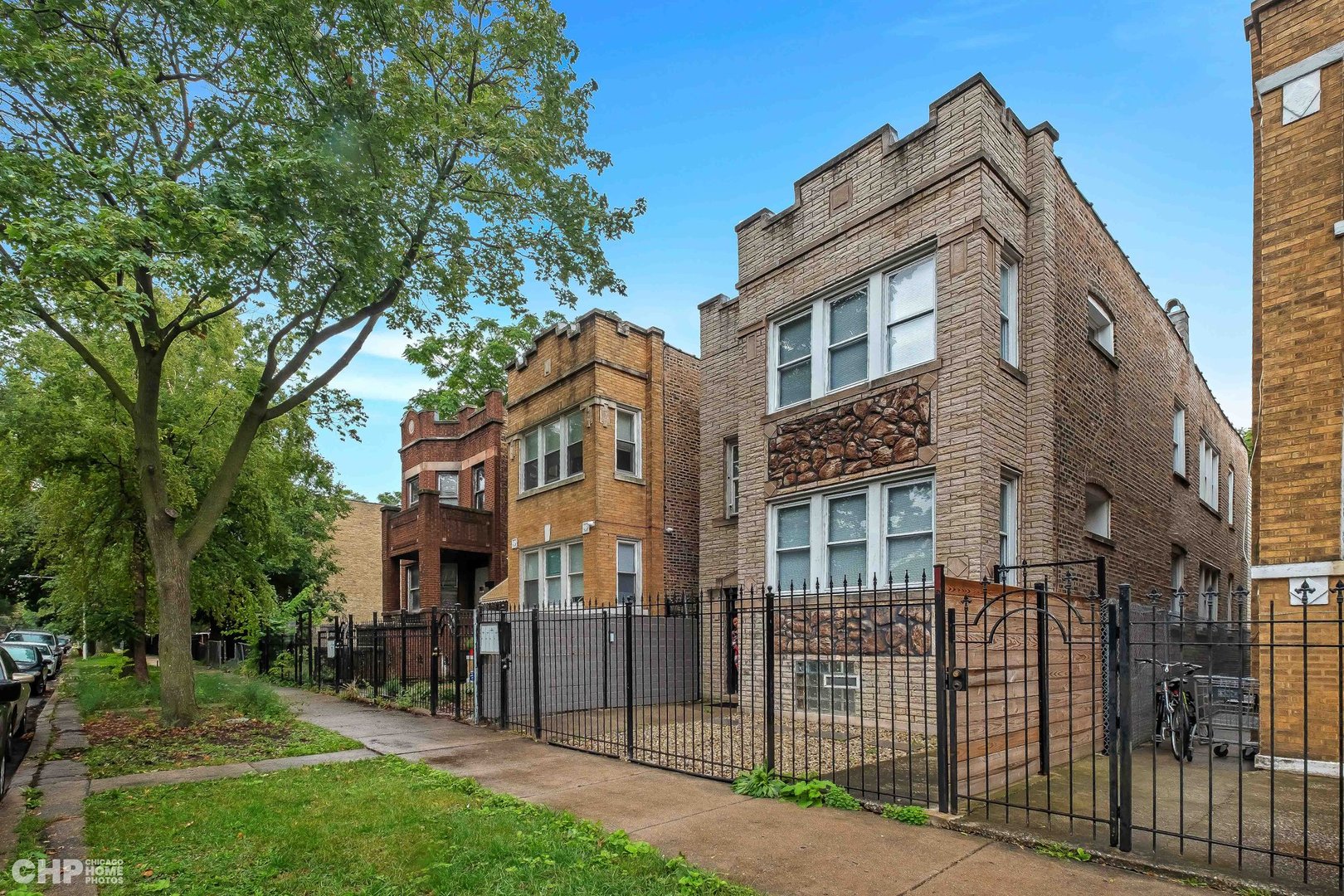 1052 North Springfield Avenue Chicago, IL 60651 - Photo 3 of 31 front view of a house with a yard