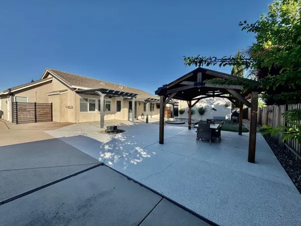 a view of a house with a garage