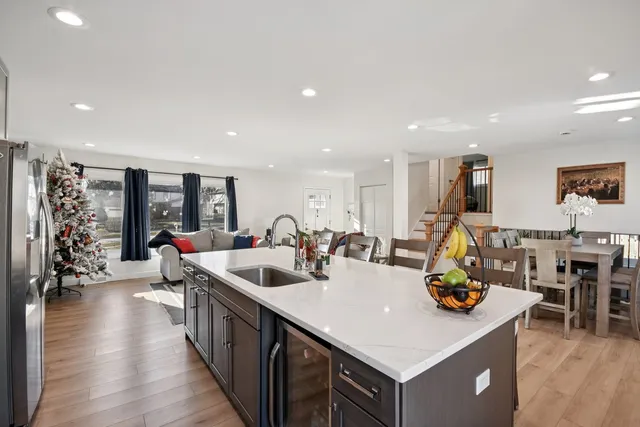 $439,900 | 103 Pipers Drive, Bartlett, IL 60103