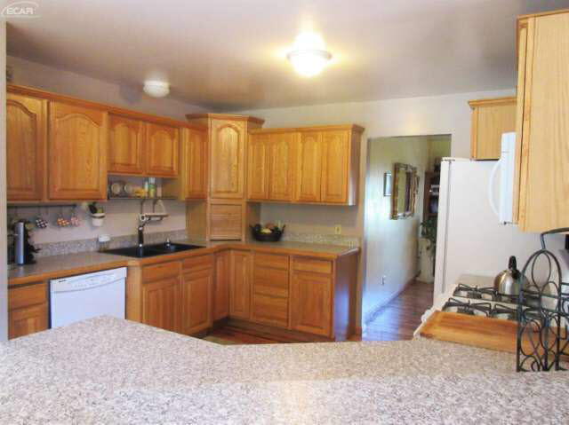 5455 North McKinley Road Flushing, MI 48433 - Photo 6 of 33 21196534-5.JPG