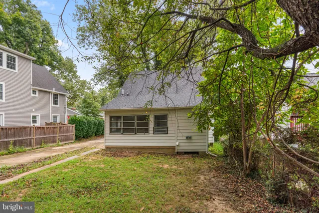 $2,900 | 715 Anderson Avenue, Rockville, MD 20850