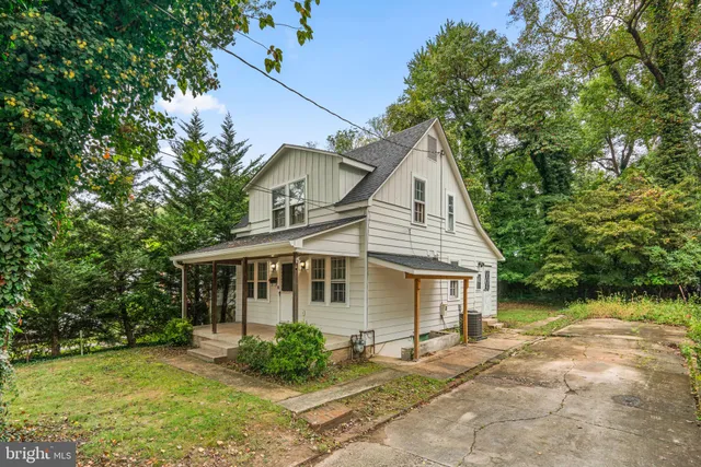 $2,900 | 715 Anderson Avenue, Rockville, MD 20850